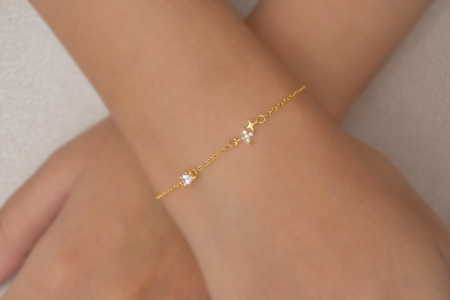 Chic and minimal bracelet for women, made from 925 silver and finished in radiant 18k gold plating