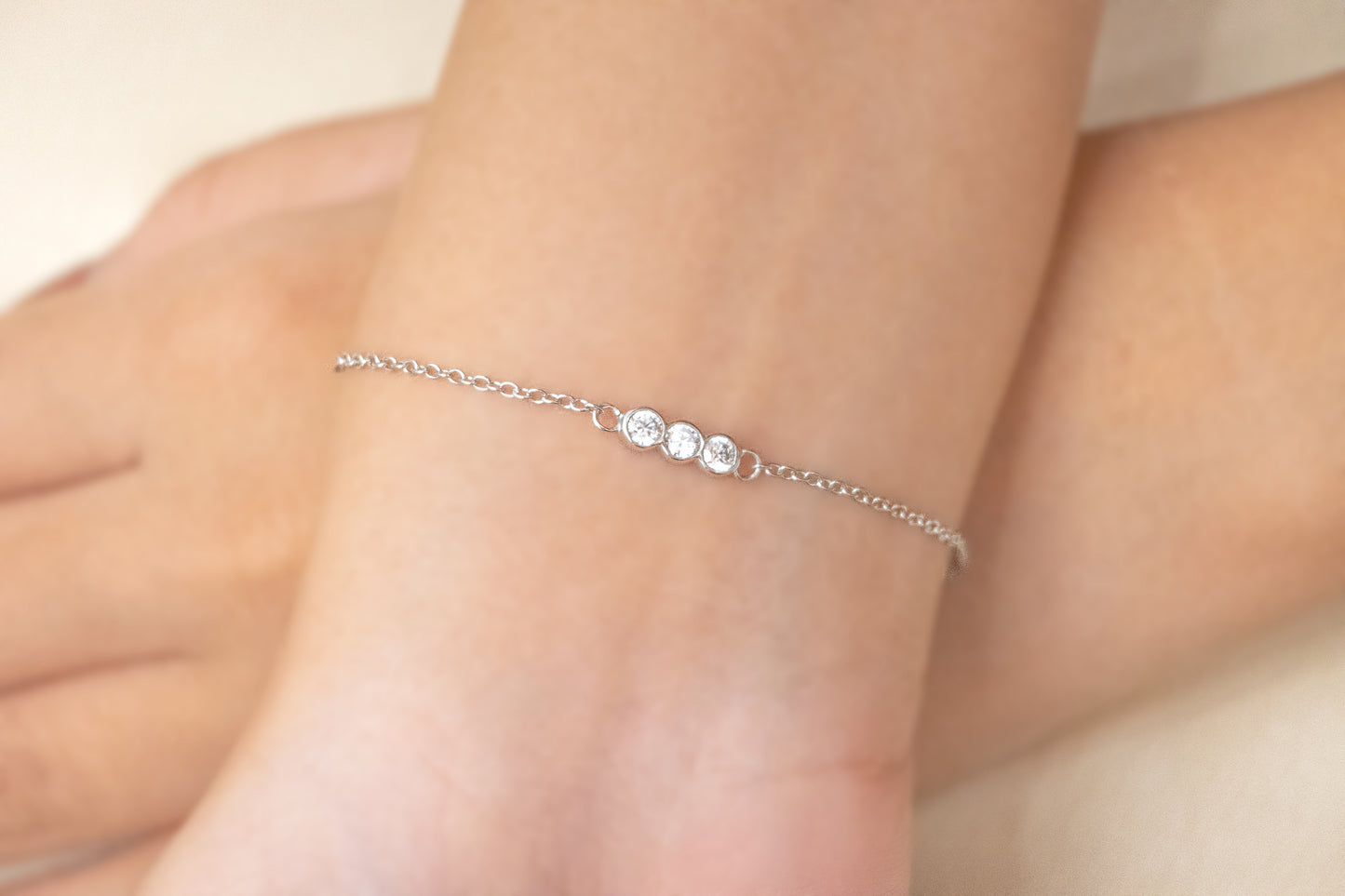 Simple and elegant bracelet for women made from pure 925 silver, ideal for everyday jewellery
