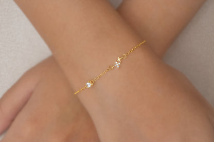  Chic and minimal bracelet for women, made from 925 silver and finished in radiant 18k gold plating